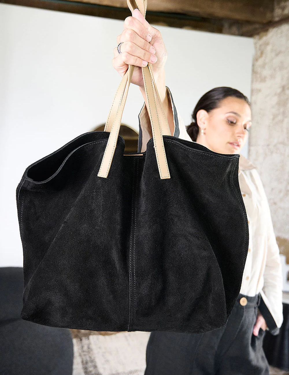 eadie-lifestyle-andie-suede-tote-bag-black-162225_jpg.webp