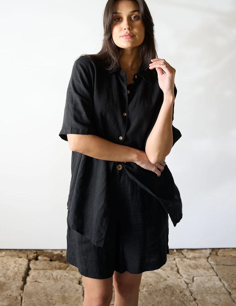 eadie-lifestyle-capri-linen-shirt-black-501213_jpg.webp