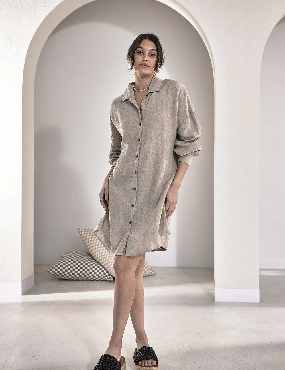 eadie-lifestyle-linen-shift-dress-natural-972840_jpg.webp