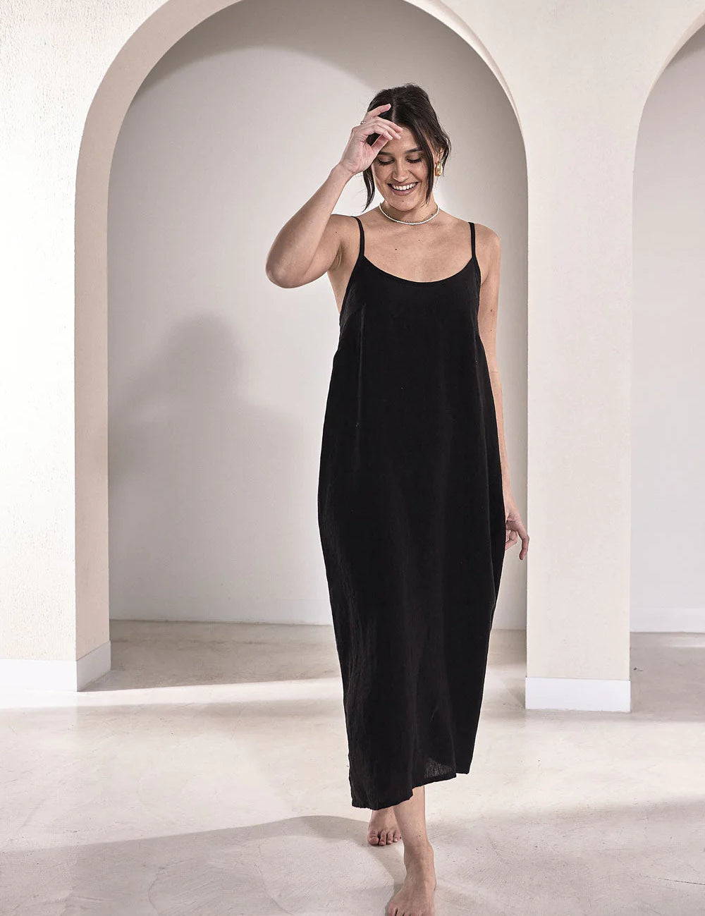 eadie-lifestyle-midi-linen-slip-dress-black-850103_jpg.webp